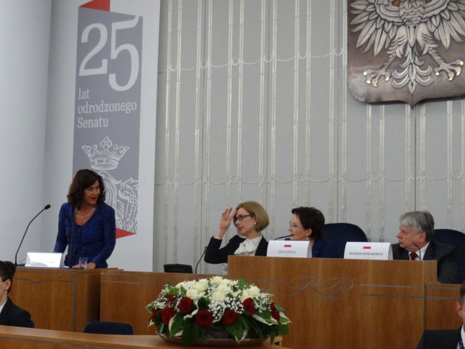 Anouchka van Miltenburg spreekt tijdens de viering van 25 jaar democratie in Polen