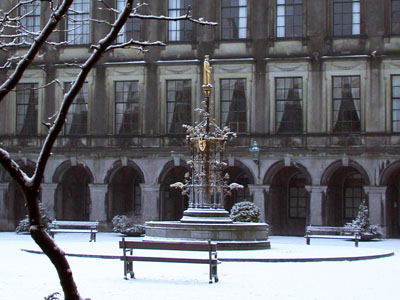 Binnenhof bij winter.