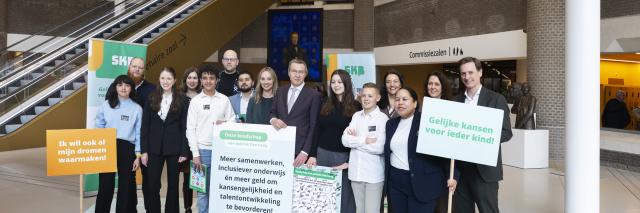 Aanbieding van een petitie in de Statenpassage