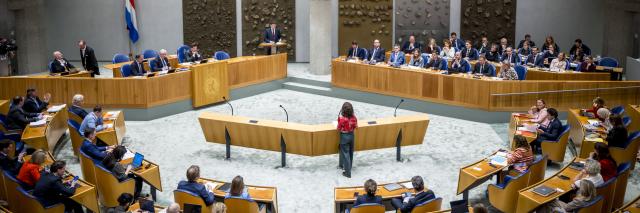 Plenaire zaal Tweede Kamer tijdens debat