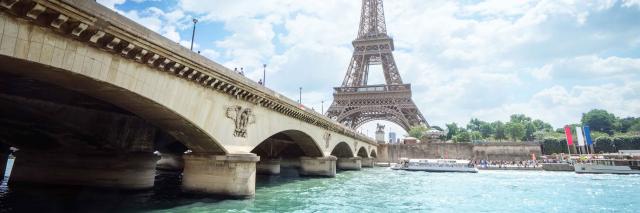 De Seine met de Eiffeltoren in Parijs