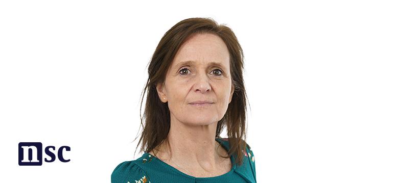 Portretfoto Nicolien van Vroonhoven (NSC) met partijlogo linksonder