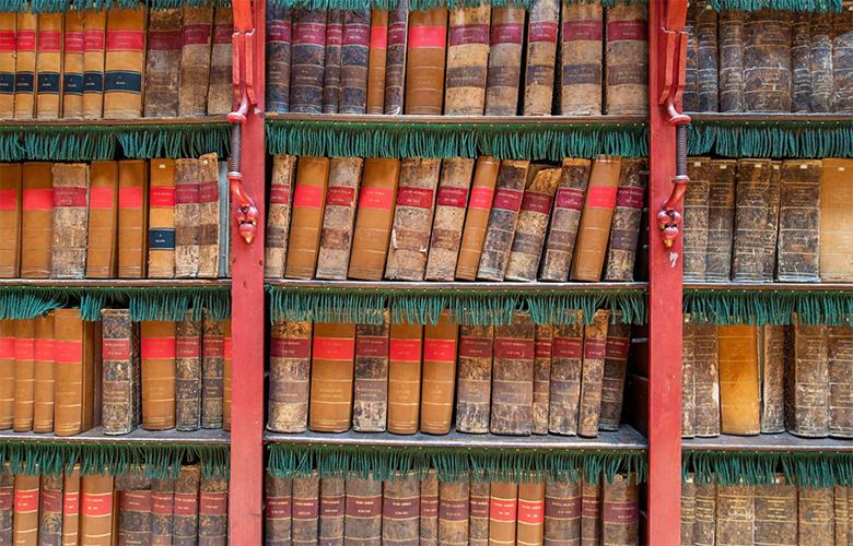 Kast met de boeken die Handelingen worden genoemd.