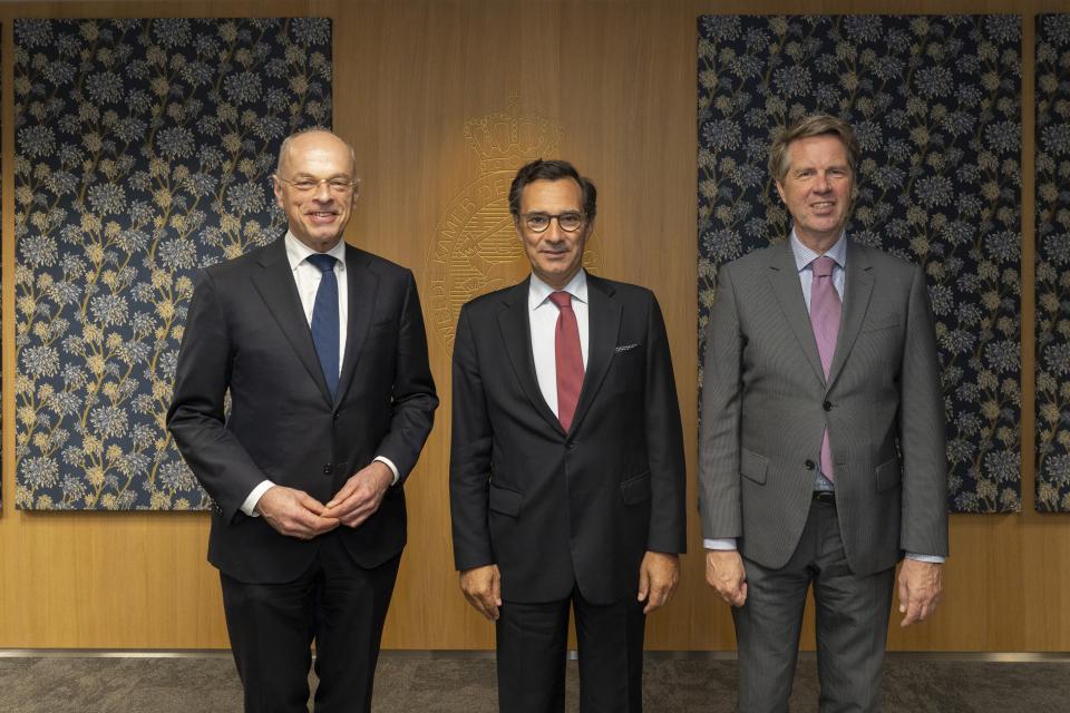 Eerste Kamervoorzitter Jan Anthonie Bruijn, Parlementsvoorzitter van de Parlementaire Assemblee van de NAVO Marcos Perestrello en Tweede Kamervoorzitter Martin Bosma