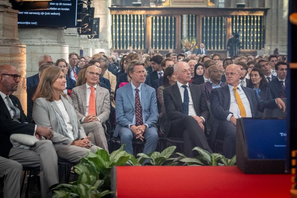 Tweede Kamervoorzitter Martin Bosma zit in het publiek bij de opening van het academisch jaar van de Universiteit Leiden.