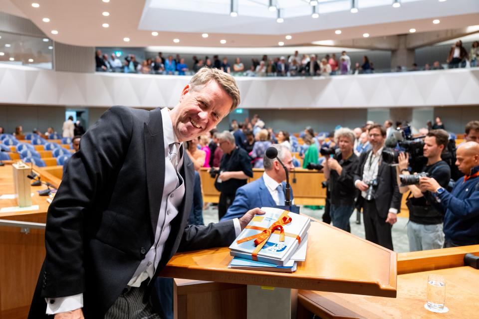 Kamervoorzitter Martin Bosma met de Miljoenennota