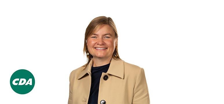 Portretfoto van Elles van Ark met partijlogo CDA