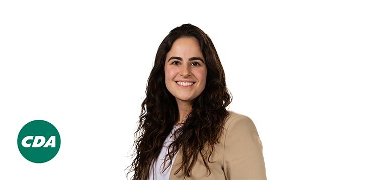 Portretfoto Etkin Armut met partijlogo CDA