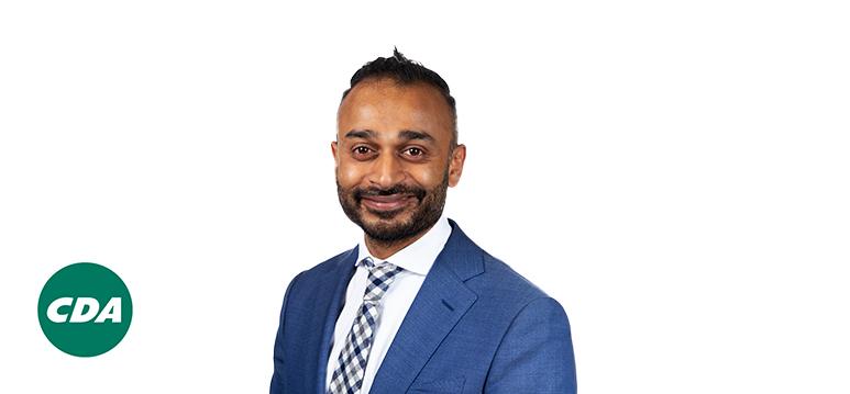 Portretfoto Sarath Hamstra met partijlogo CDA