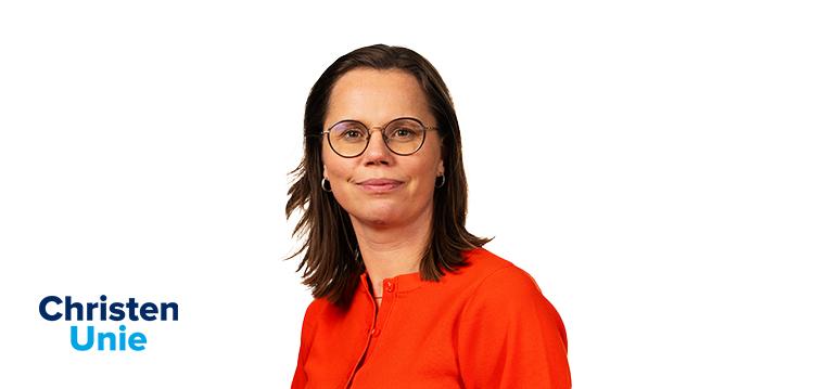 Portretfoto Mirjam Bikker met partijlogo ChristenUnie