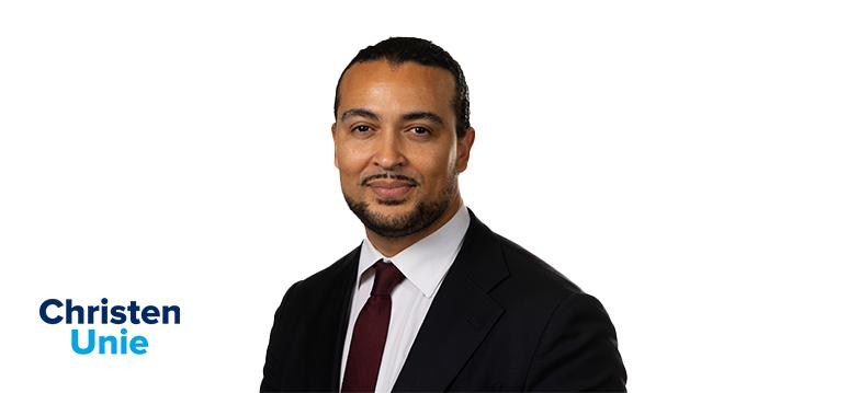 Portretfoto Don Ceder met partijlogo ChristenUnie