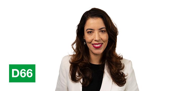 Portretfoto Belhirch met partijlogo D66.
