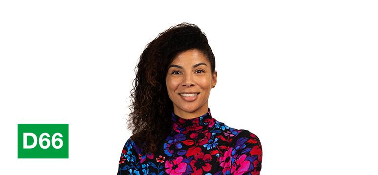 Portretfoto Heera Dijk met partijlogo D66