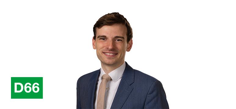 Portretfoto Stephan Neijenhuis met partijlogo D66