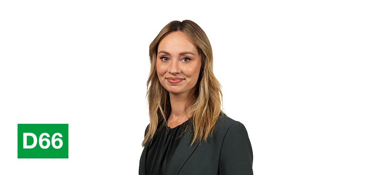 Portretfoto Ilana Rooderkerk met partijlogo D66