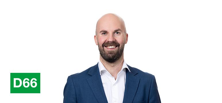 Portretfoto Marc Vervuurt met partijlogo D66.