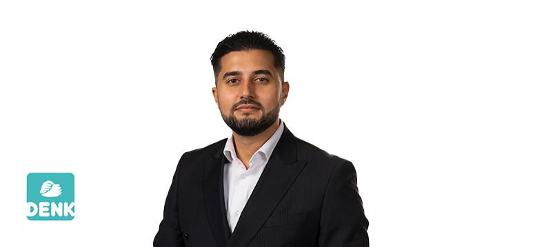 Portretfoto van Ergin met partijlogo DENK. 