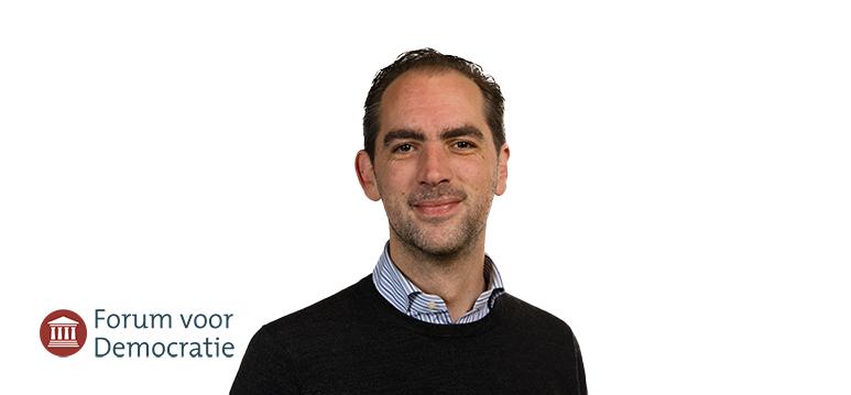 Portretfoto Peter van Duijvenvoorde met partijlogo FvD.