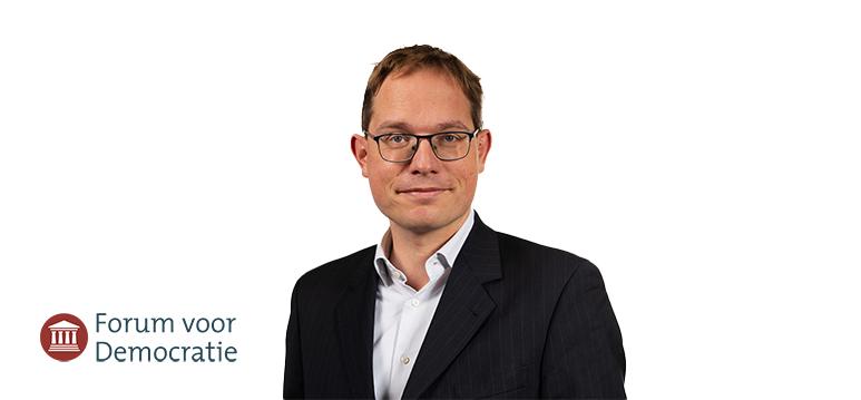 Portretfoto Pepijn van Houwelingen met partijlogo FVD