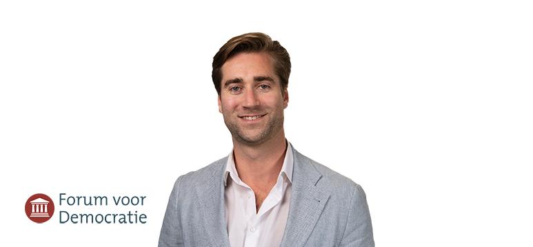 Portretfoto Freek Jansen met partijlogo FVD