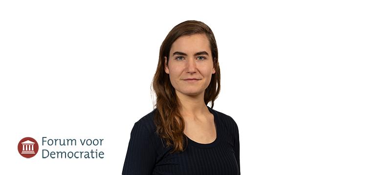 Lidewij de Vos met partijlogo Forum voor Democratie.