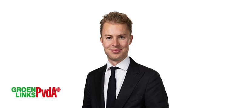 Portretfoto Julian Bushoff met partijlogo GL-PvdA