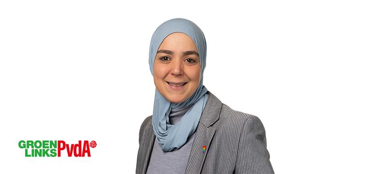 Portretfoto Esmah Lahlah met partijlogo GL-PvdA