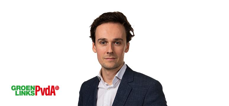 Portretfoto Luc Stultiens met partijlogo GroenLinks-PvdA
