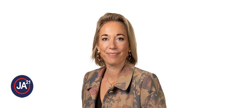 Portretfoto Ingrid Coenradie met partijlogo JA21
