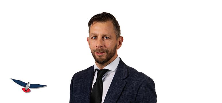 Portretfoto Maikel Boon met partijlogo PVV