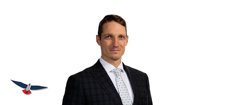 Portretfoto Emiel van Dijk met partijlogo PVV