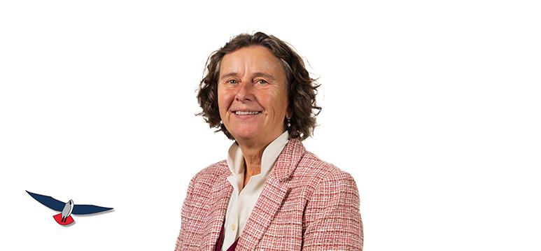 Portretfoto Marjolein Faber met partijlogo PVV