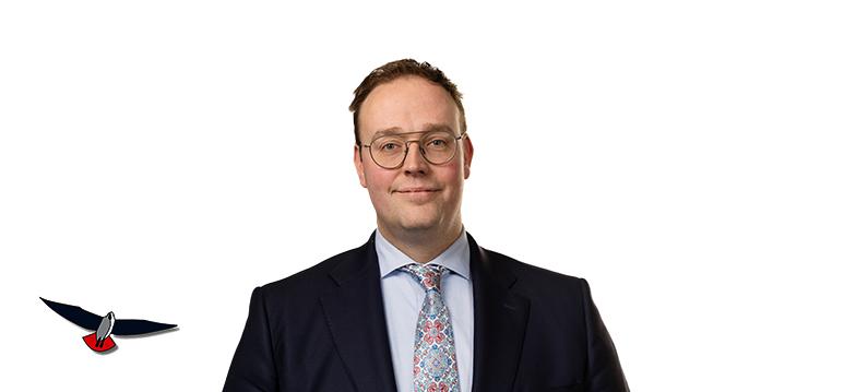 Portretfoto Elmar Vlottes met partijlogo PVV.