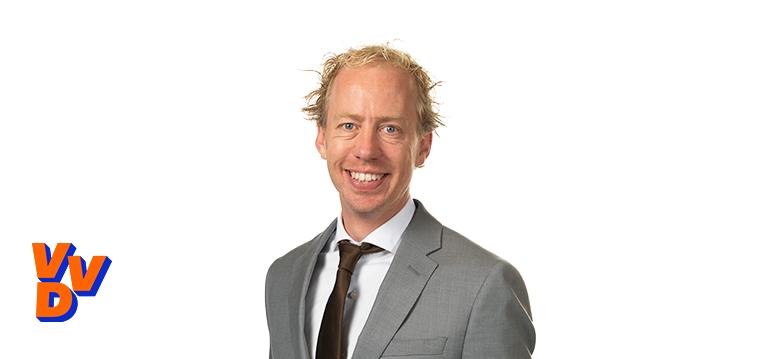 Portretfoto Arend Kisteman met partijlogo VVD