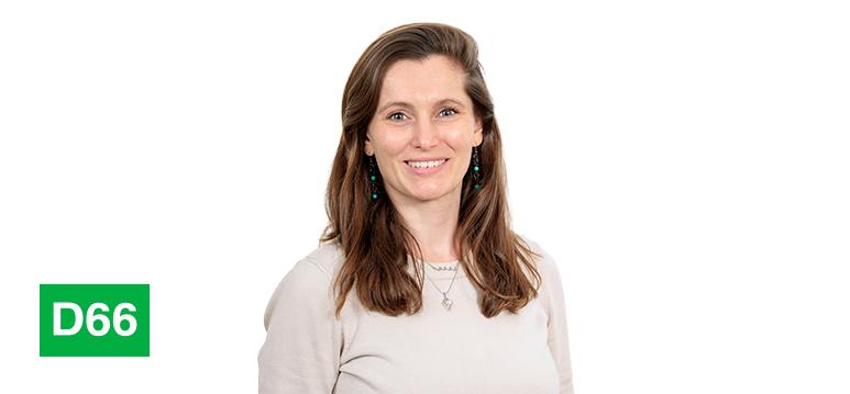 Portretfoto Michelle Jagtenberg met partijlogo D66