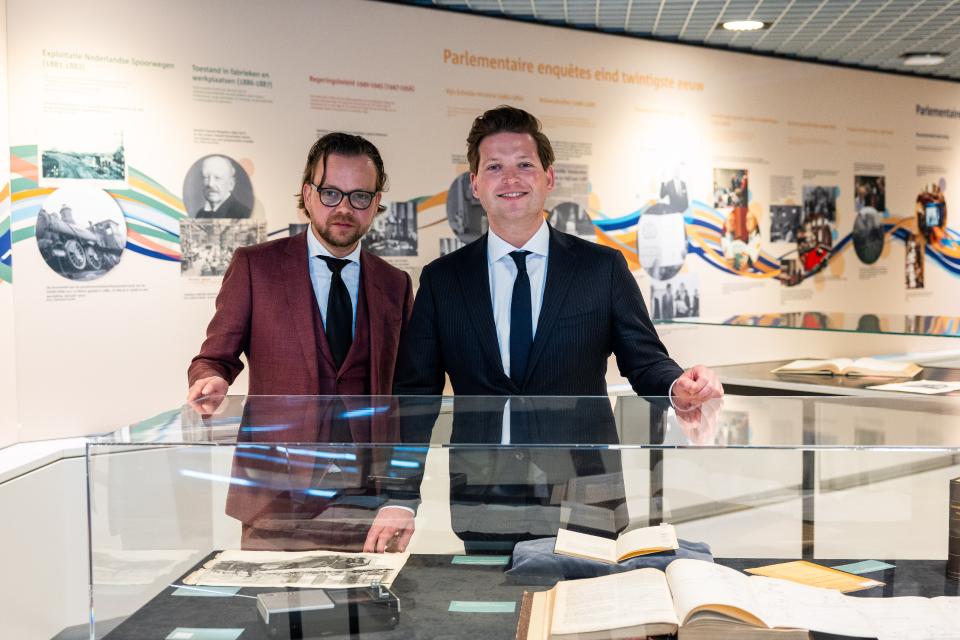 Daan de Kort, voorzitter van de parlementaire enquêtecommissie Corona, en Tweede Kamervoorzitter Thom van Campen.