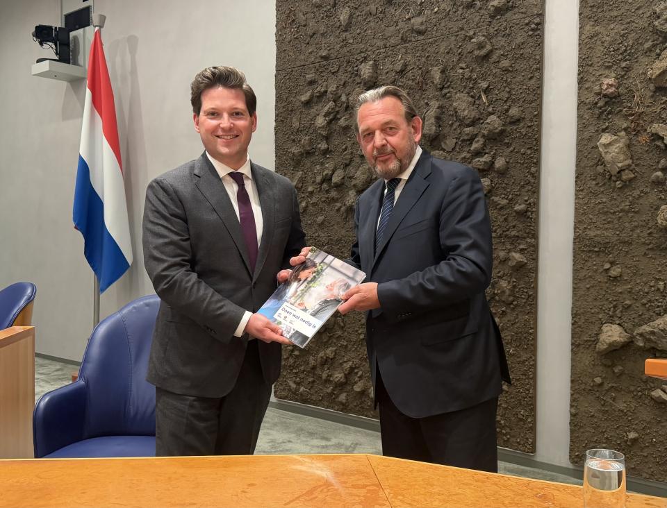 Kamervoorzitter Thom van Campen en Nationale ombudsman Reinier van Zutphen.