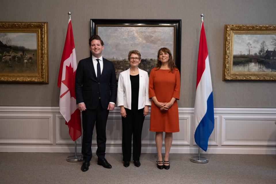 De Canadese senaatsvoorzitter met de Eerste en Tweede Kamervoorzitter.