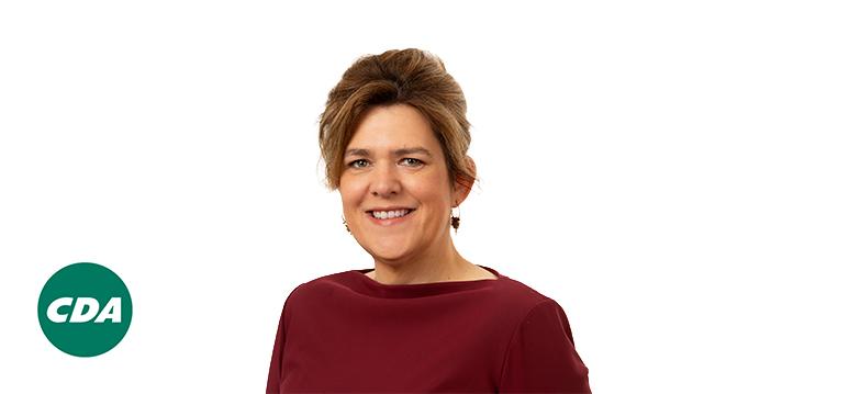 Portret Hanneke Steen met partijlogo CDA