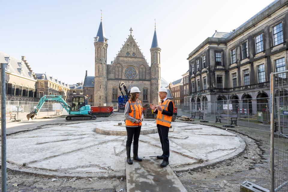 Kamervoorzitter Loopt Laatste Rondje Binnenhof Tweede Kamer Der