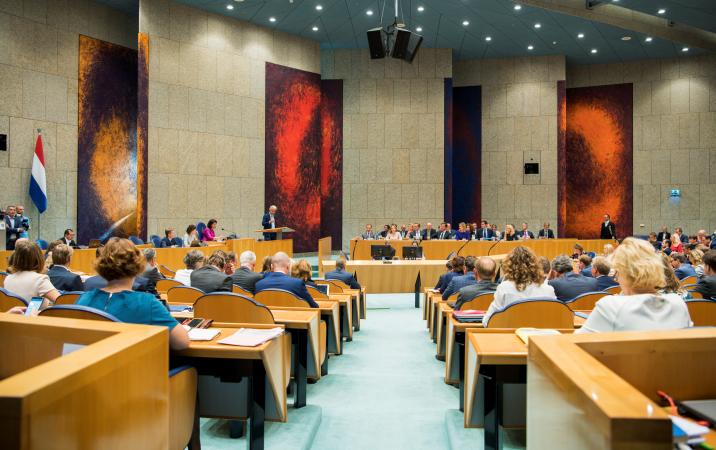 Een volle plenaire zaal