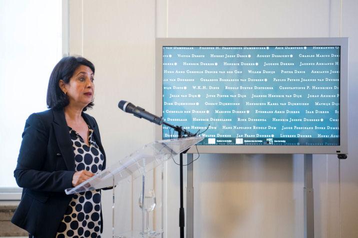 Tweede Kamervoorzitter Khadija Arib spreekt over de vele verhalen over de oorlog die nog verteld moeten worden