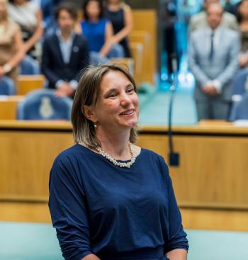 Laura Bromet tijdens haar installatie op donderdag 7 juni