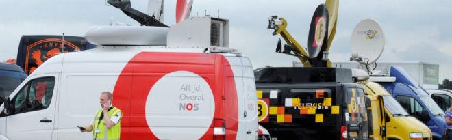 Satellietbusjes van NOS en Omroep Brabant