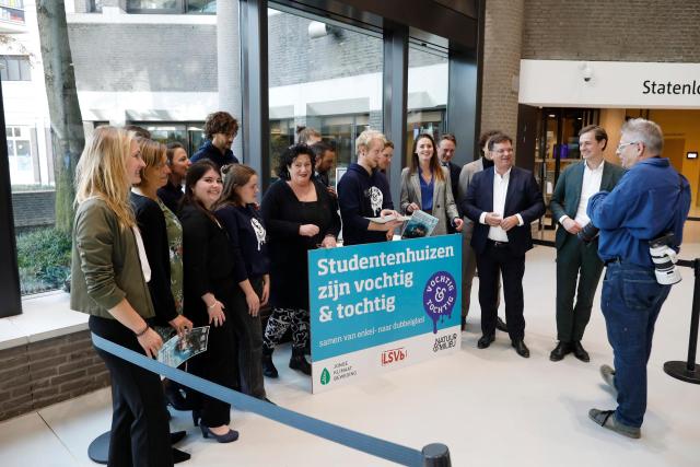 Een petitie-aanbieding in november 2022