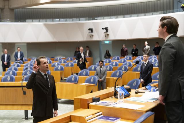 Kamerlid Russcher wordt beëdigd. 