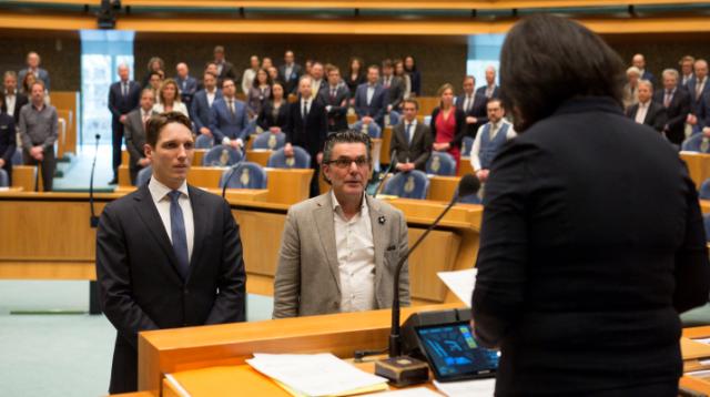 Kamerleden in plenaire zaal