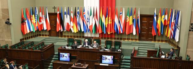 Een plenaire bijeenkomst van de parlementaire assemblee van de NAVO