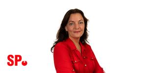 Portretfoto Sandra Beckerman met partijlogo SP